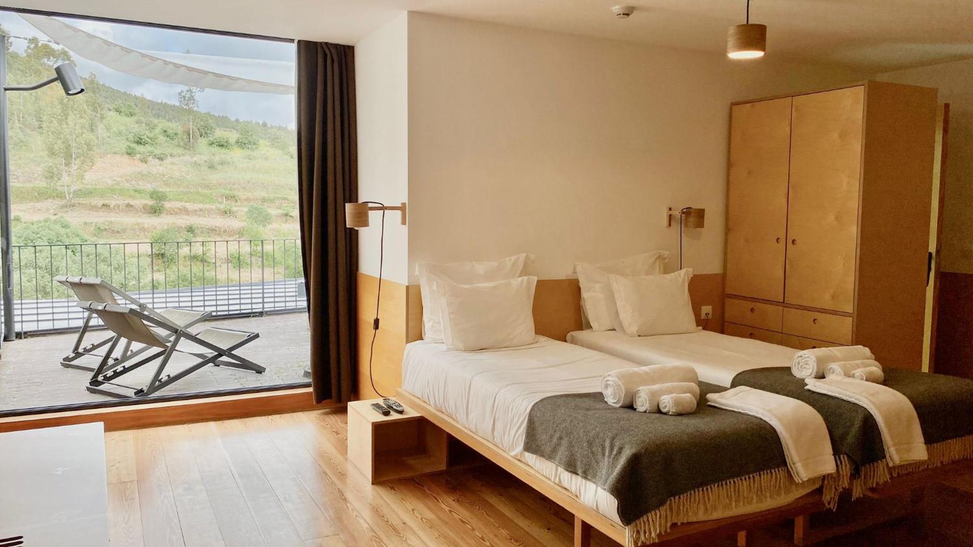 Colmeal Countryside Hotel ฟิเกรา เด กาสเตโล รอดริโก ภายนอก รูปภาพ