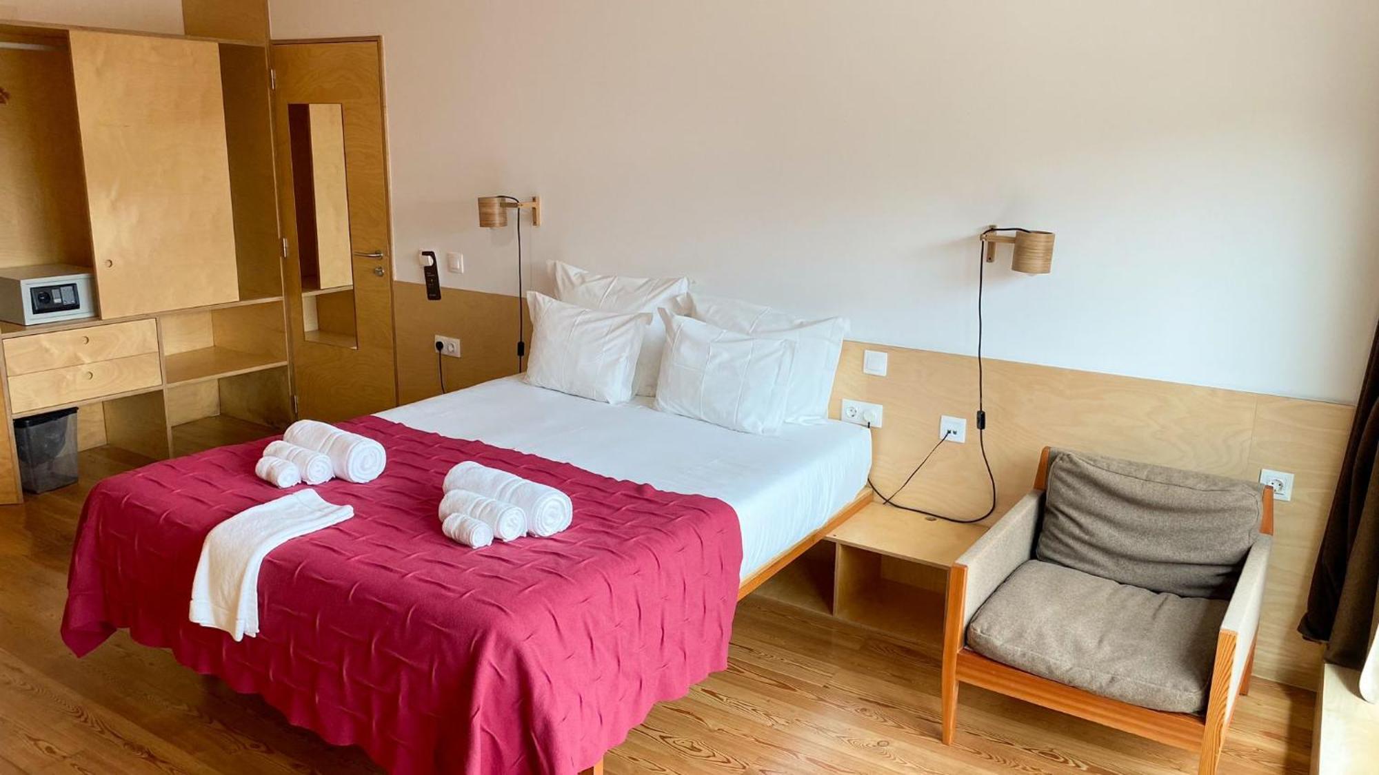 Colmeal Countryside Hotel ฟิเกรา เด กาสเตโล รอดริโก ภายนอก รูปภาพ